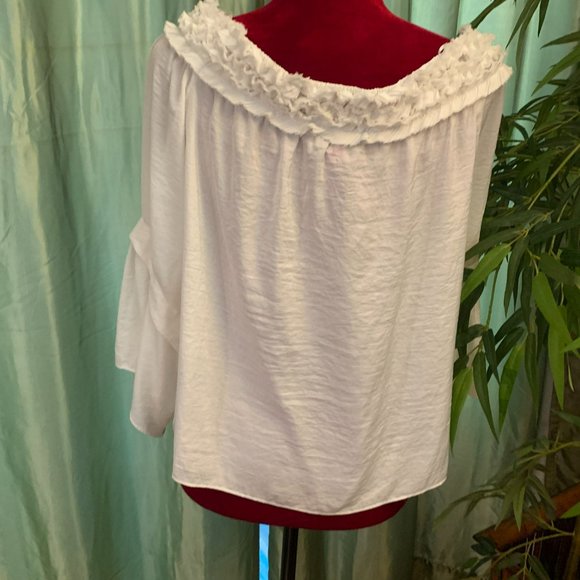 Romantic Vince Camuto Blouse, size M - Picture 4 of 4